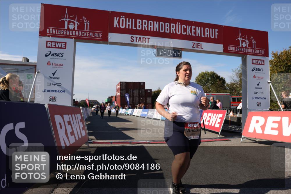 03.10.2025 - Köhlbrandbrückenlauf Lena Gebhardt http://msf.ph/oto/9084186 03.10.2025 13:50:44 Ziel 5323, 5595, 5608, 5992 meine-sportfotos.de