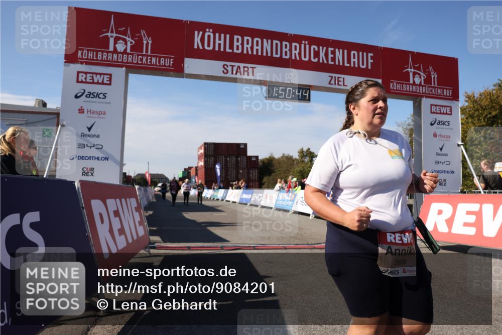 03.10.2025 - Köhlbrandbrückenlauf Lena Gebhardt http://msf.ph/oto/9084201 03.10.2025 13:50:44 Ziel 5323, 5595, 5608, 5992 meine-sportfotos.de
