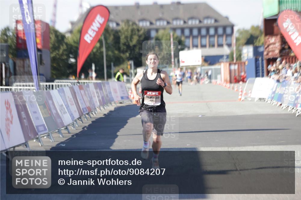 03.10.2025 - Köhlbrandbrückenlauf Jannik Wohlers http://msf.ph/oto/9084207 03.10.2025 12:51:59 Ziel 4092 meine-sportfotos.de