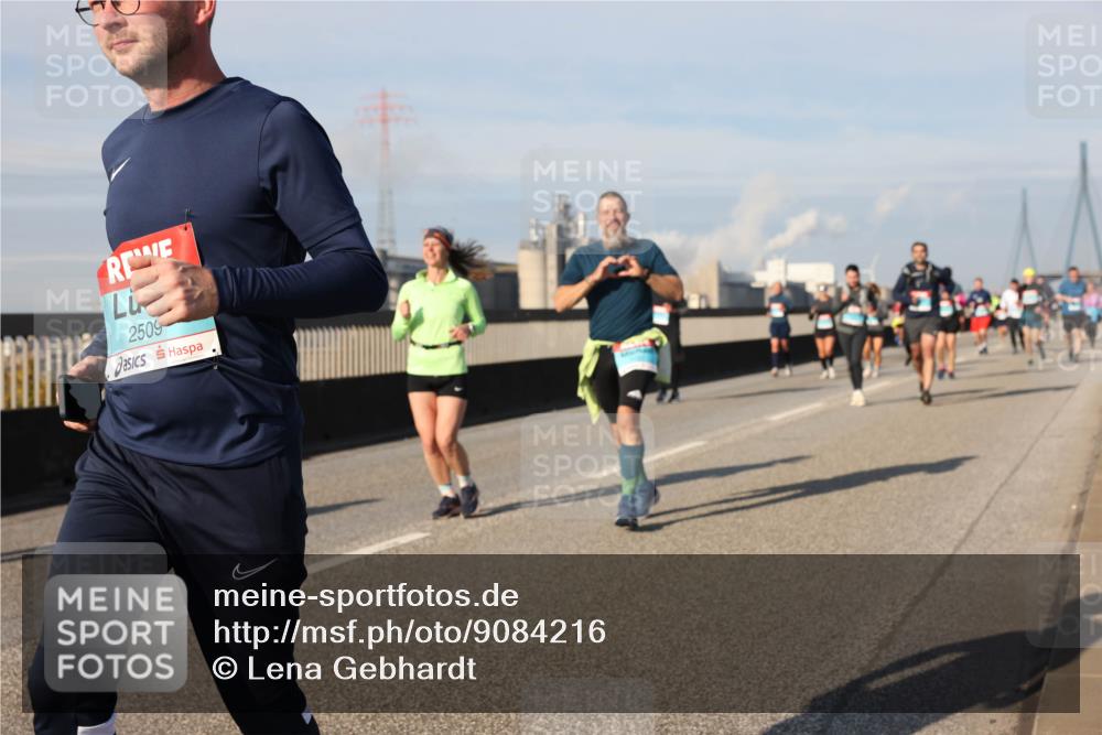 03.10.2025 - Köhlbrandbrückenlauf Lena Gebhardt http://msf.ph/oto/9084216 03.10.2025 10:05:12 Position 2 2509 meine-sportfotos.de