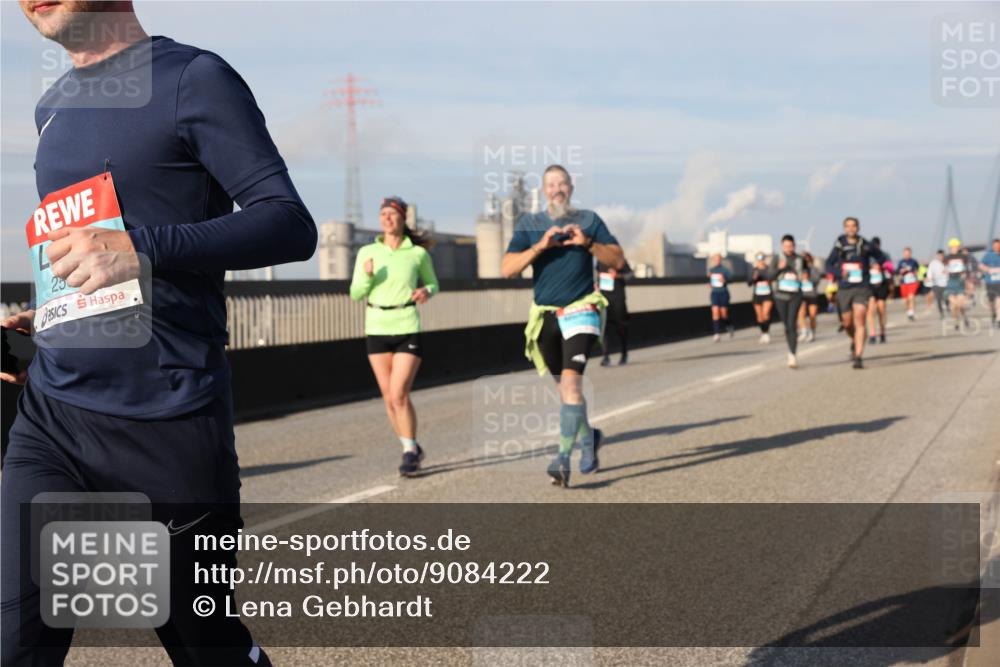 03.10.2025 - Köhlbrandbrückenlauf Lena Gebhardt http://msf.ph/oto/9084222 03.10.2025 10:05:12 Position 2 25 meine-sportfotos.de