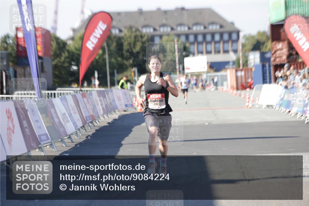 03.10.2025 - Köhlbrandbrückenlauf Jannik Wohlers http://msf.ph/oto/9084224 03.10.2025 12:51:59 Ziel 4092 meine-sportfotos.de