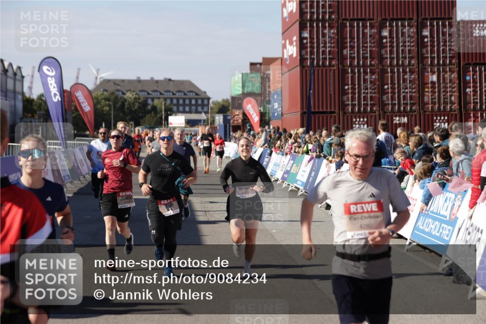 03.10.2025 - Köhlbrandbrückenlauf Jannik Wohlers http://msf.ph/oto/9084234 03.10.2025 13:18:28 Ziel 4154, 4280, 4341, 4560, 4760, 4819, 4826, 4882, 5178, 5192, 5379, 5440, 5691, 5722, 5816, 6084, 6700 meine-sportfotos.de