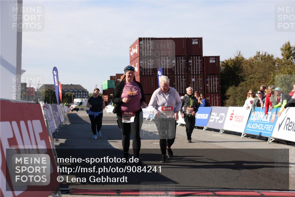 03.10.2025 - Köhlbrandbrückenlauf Lena Gebhardt http://msf.ph/oto/9084241 03.10.2025 13:50:50 Ziel 4851, 5472, 5595, 5608, 5992 meine-sportfotos.de