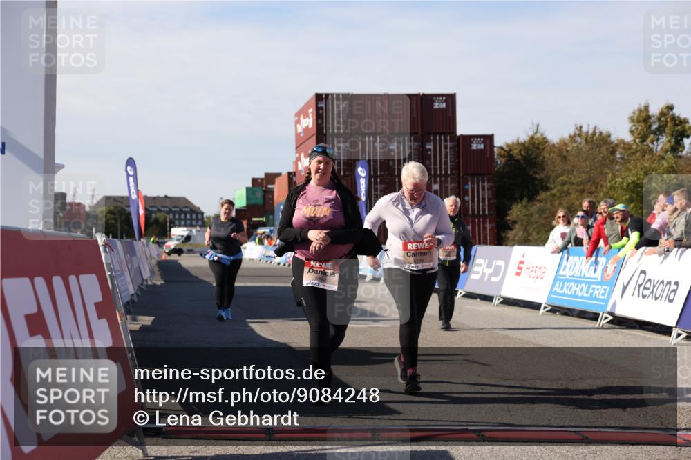 03.10.2025 - Köhlbrandbrückenlauf Lena Gebhardt http://msf.ph/oto/9084248 03.10.2025 13:50:50 Ziel 4851, 5472, 5595, 5608, 5992 meine-sportfotos.de