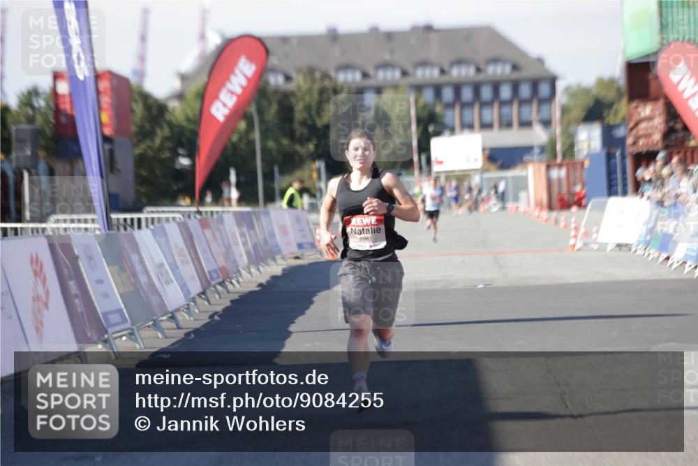 03.10.2025 - Köhlbrandbrückenlauf Jannik Wohlers http://msf.ph/oto/9084255 03.10.2025 12:51:59 Ziel 4092 meine-sportfotos.de