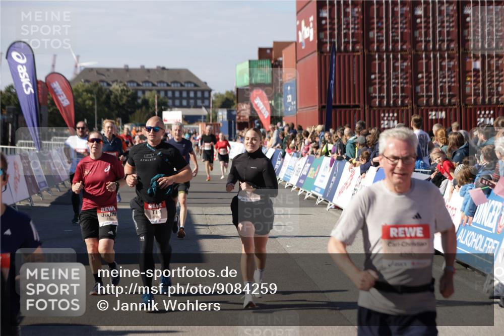 03.10.2025 - Köhlbrandbrückenlauf Jannik Wohlers http://msf.ph/oto/9084259 03.10.2025 13:18:29 Ziel 4154, 4280, 4341, 4560, 4760, 4819, 4826, 4882, 5178, 5192, 5379, 5440, 5722, 5816, 6084, 6700 meine-sportfotos.de
