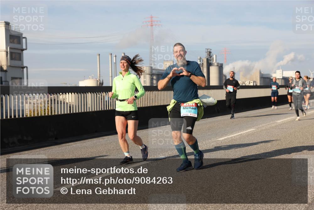 03.10.2025 - Köhlbrandbrückenlauf Lena Gebhardt http://msf.ph/oto/9084263 03.10.2025 10:05:13 Position 2 1727 meine-sportfotos.de