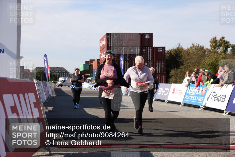 03.10.2025 - Köhlbrandbrückenlauf Lena Gebhardt http://msf.ph/oto/9084264 03.10.2025 13:50:50 Ziel 4851, 5472, 5595, 5608, 5992 meine-sportfotos.de