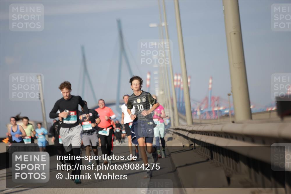 03.10.2025 - Köhlbrandbrückenlauf Jannik Wohlers http://msf.ph/oto/9084275 03.10.2025 10:06:39 Position 3 10 meine-sportfotos.de