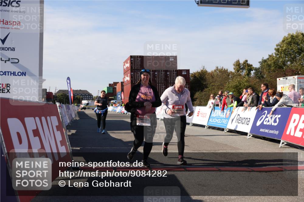 03.10.2025 - Köhlbrandbrückenlauf Lena Gebhardt http://msf.ph/oto/9084282 03.10.2025 13:50:50 Ziel 4851, 5472, 5595, 5608, 5992 meine-sportfotos.de