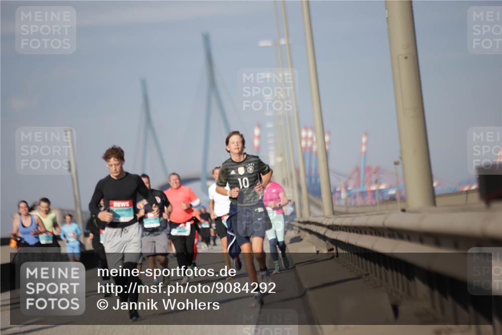 03.10.2025 - Köhlbrandbrückenlauf Jannik Wohlers http://msf.ph/oto/9084292 03.10.2025 10:06:39 Position 3 10 meine-sportfotos.de