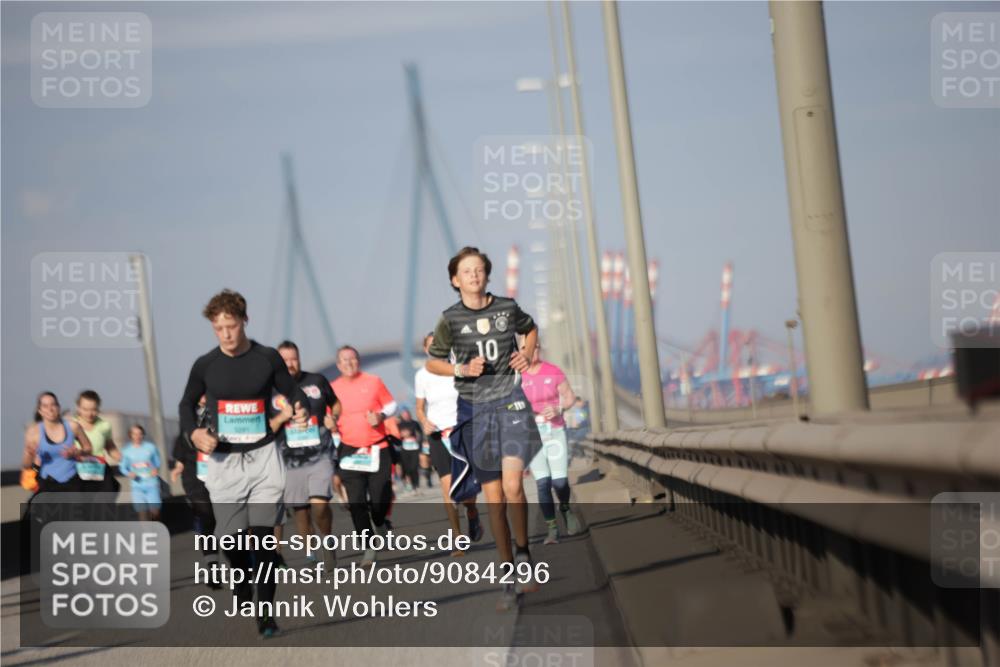 03.10.2025 - Köhlbrandbrückenlauf Jannik Wohlers http://msf.ph/oto/9084296 03.10.2025 10:06:39 Position 3 10 meine-sportfotos.de