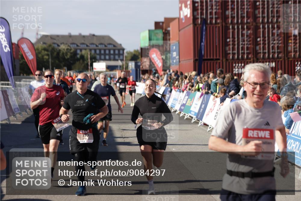 03.10.2025 - Köhlbrandbrückenlauf Jannik Wohlers http://msf.ph/oto/9084297 03.10.2025 13:18:29 Ziel 4154, 4280, 4341, 4560, 4760, 4819, 4826, 4882, 5178, 5192, 5379, 5440, 5722, 5816, 6084, 6700 meine-sportfotos.de