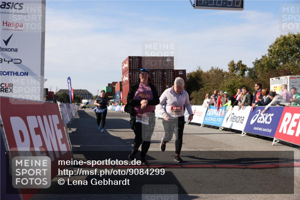 03.10.2025 - Köhlbrandbrückenlauf Lena Gebhardt http://msf.ph/oto/9084299 03.10.2025 13:50:51 Ziel 4851, 5472, 5595, 5608, 5992 meine-sportfotos.de