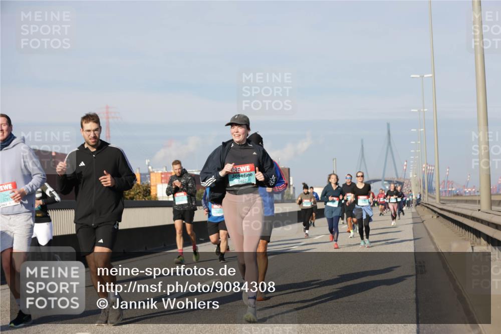 03.10.2025 - Köhlbrandbrückenlauf Jannik Wohlers http://msf.ph/oto/9084308 03.10.2025 09:56:16 Position 3 3781, 1487 meine-sportfotos.de