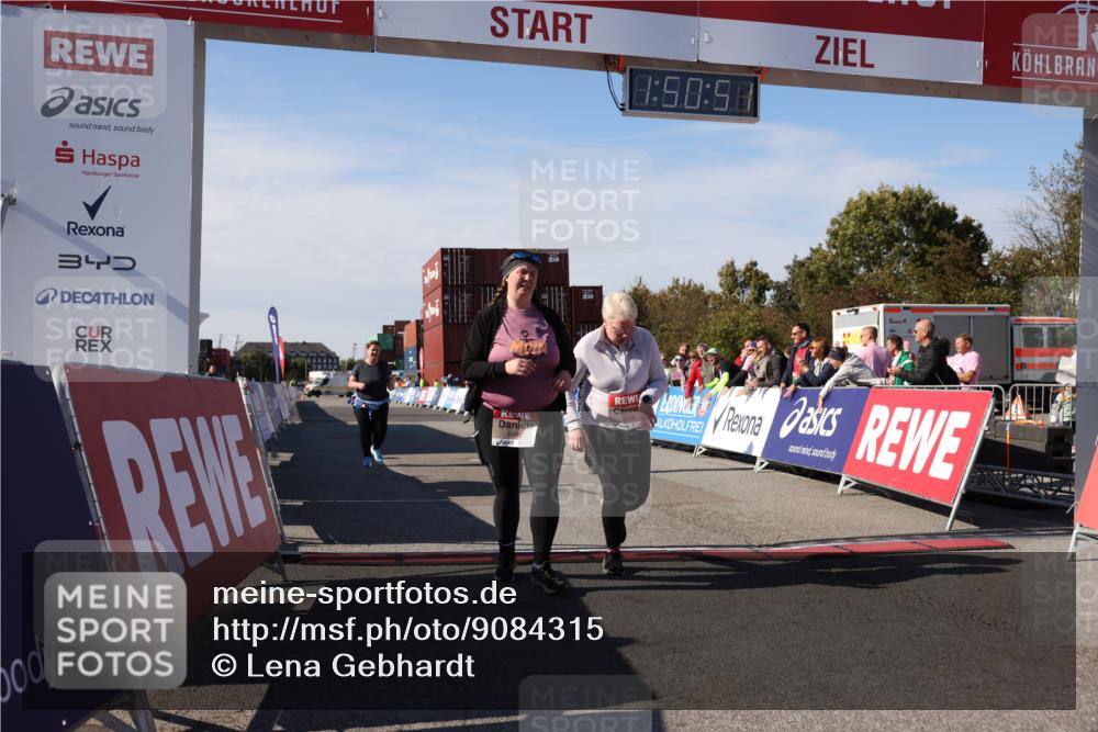 03.10.2025 - Köhlbrandbrückenlauf Lena Gebhardt http://msf.ph/oto/9084315 03.10.2025 13:50:51 Ziel 4851, 5472, 5595, 5608, 5992 meine-sportfotos.de