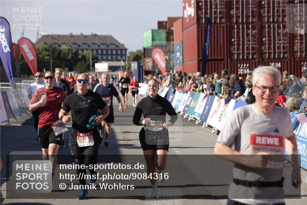 03.10.2025 - Köhlbrandbrückenlauf Jannik Wohlers http://msf.ph/oto/9084316 03.10.2025 13:18:29 Ziel 4154, 4280, 4341, 4560, 4760, 4819, 4826, 4882, 5178, 5192, 5379, 5440, 5722, 5816, 6084, 6700 meine-sportfotos.de