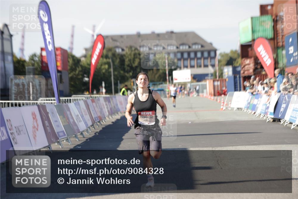 03.10.2025 - Köhlbrandbrückenlauf Jannik Wohlers http://msf.ph/oto/9084328 03.10.2025 12:52:00 Ziel 4092 meine-sportfotos.de