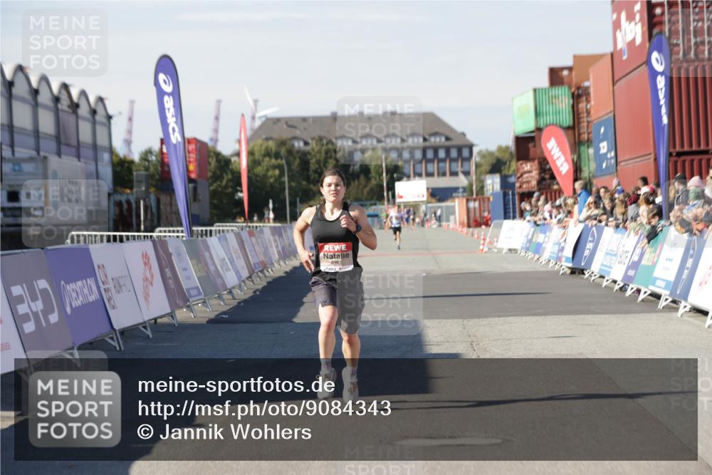 03.10.2025 - Köhlbrandbrückenlauf Jannik Wohlers http://msf.ph/oto/9084343 03.10.2025 12:52:00 Ziel 4092 meine-sportfotos.de