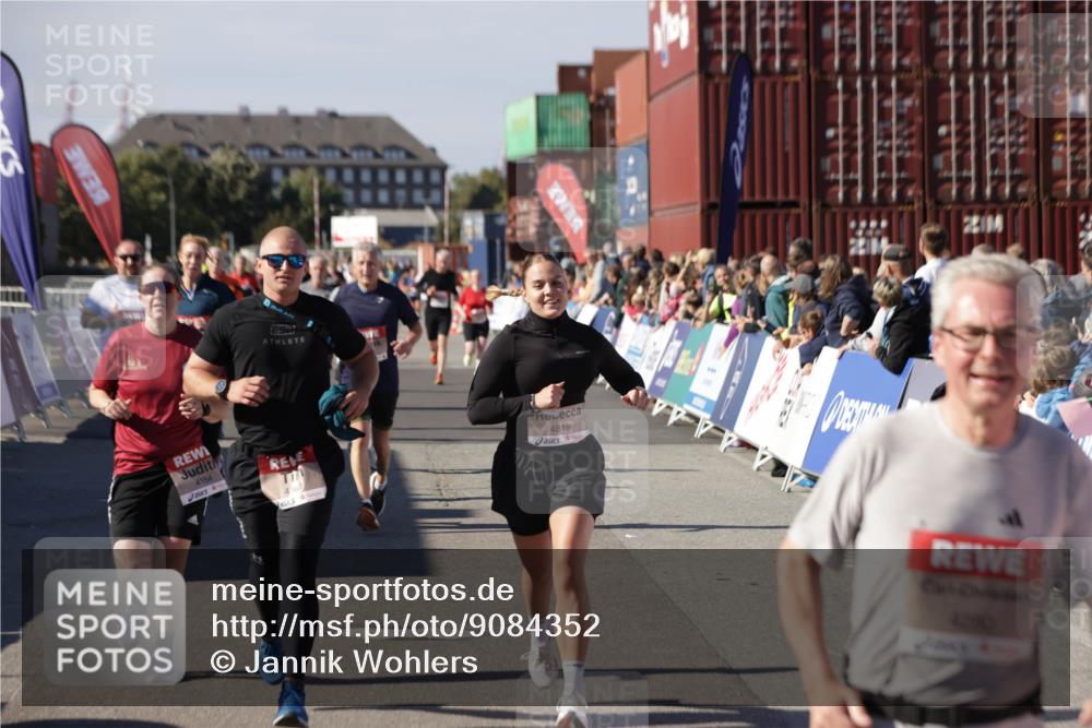 03.10.2025 - Köhlbrandbrückenlauf Jannik Wohlers http://msf.ph/oto/9084352 03.10.2025 13:18:29 Ziel 4154, 4280, 4341, 4560, 4760, 4819, 4826, 4882, 5178, 5192, 5379, 5440, 5722, 5816, 6084, 6700 meine-sportfotos.de