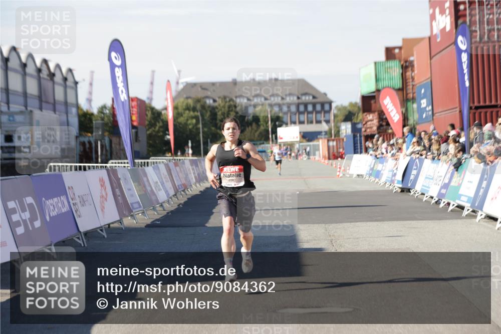 03.10.2025 - Köhlbrandbrückenlauf Jannik Wohlers http://msf.ph/oto/9084362 03.10.2025 12:52:00 Ziel 4092 meine-sportfotos.de