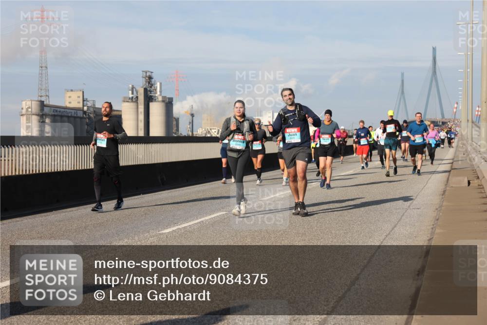 03.10.2025 - Köhlbrandbrückenlauf Lena Gebhardt http://msf.ph/oto/9084375 03.10.2025 10:05:14 Position 2 2635 meine-sportfotos.de