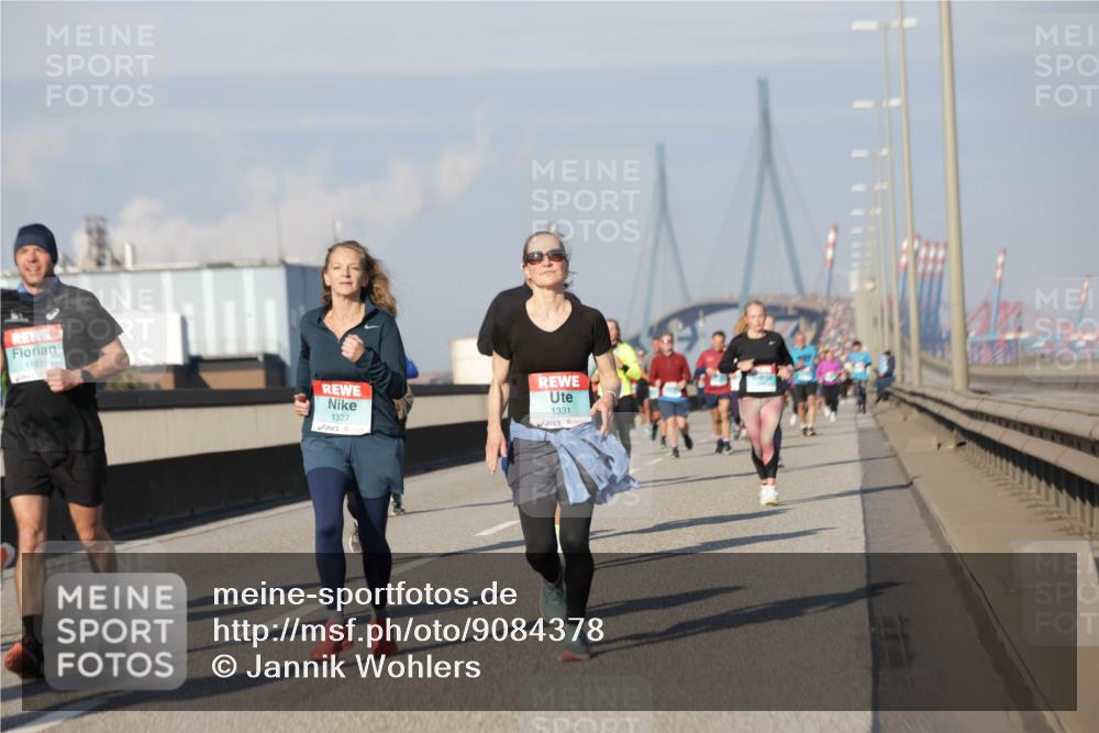 03.10.2025 - Köhlbrandbrückenlauf Jannik Wohlers http://msf.ph/oto/9084378 03.10.2025 09:56:18 Position 3 1181, 1327, 1331 meine-sportfotos.de