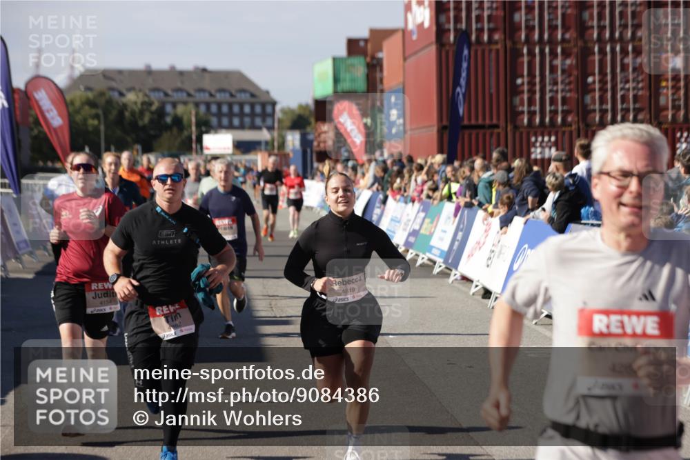 03.10.2025 - Köhlbrandbrückenlauf Jannik Wohlers http://msf.ph/oto/9084386 03.10.2025 13:18:29 Ziel 4154, 4280, 4341, 4560, 4760, 4819, 4826, 4882, 5178, 5192, 5379, 5440, 5722, 5816, 6084, 6700 meine-sportfotos.de