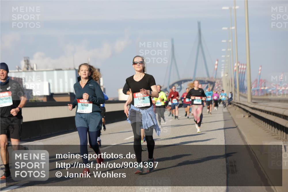 03.10.2025 - Köhlbrandbrückenlauf Jannik Wohlers http://msf.ph/oto/9084397 03.10.2025 09:56:18 Position 3 1181, 1327, 1331 meine-sportfotos.de