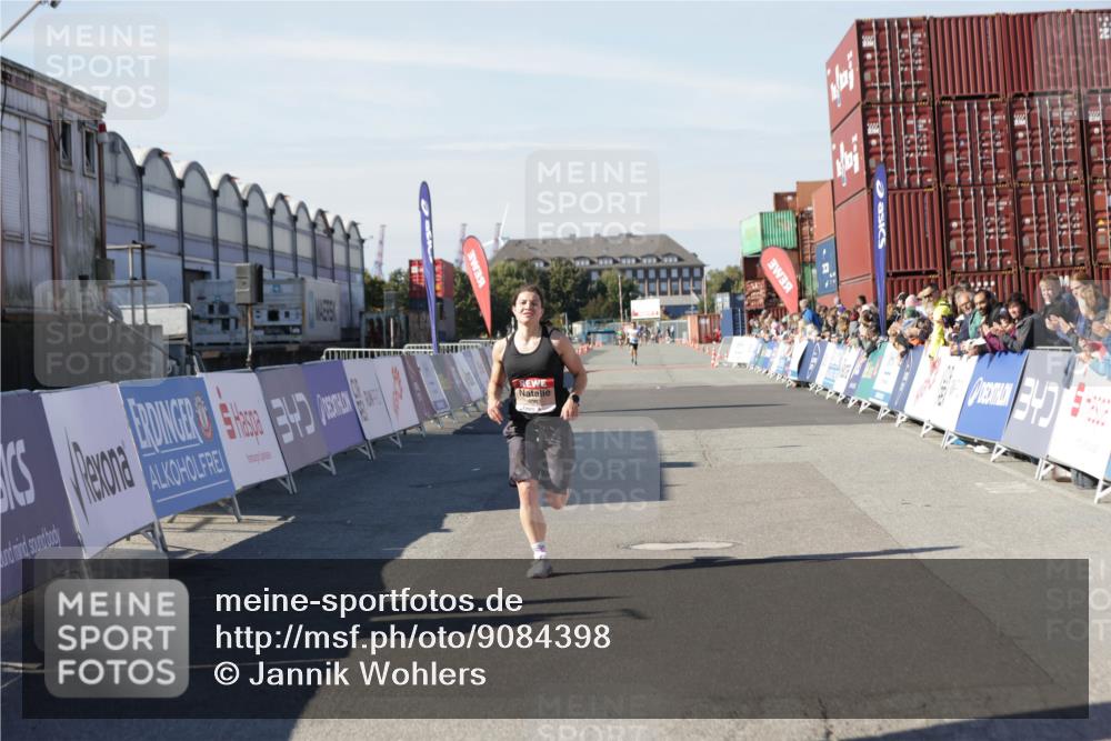 03.10.2025 - Köhlbrandbrückenlauf Jannik Wohlers http://msf.ph/oto/9084398 03.10.2025 12:52:01 Ziel 4092 meine-sportfotos.de