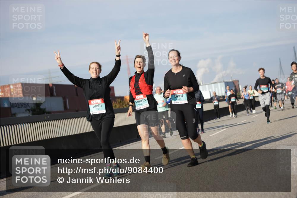 03.10.2025 - Köhlbrandbrückenlauf Jannik Wohlers http://msf.ph/oto/9084400 03.10.2025 10:06:42 Position 3 1732, 1440, 895 meine-sportfotos.de