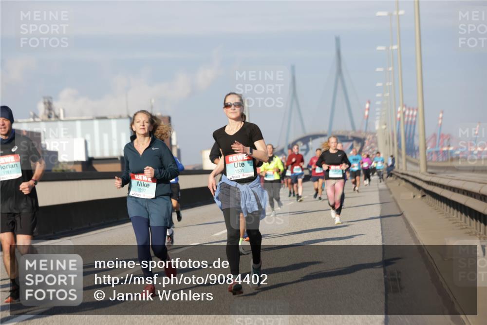 03.10.2025 - Köhlbrandbrückenlauf Jannik Wohlers http://msf.ph/oto/9084402 03.10.2025 09:56:18 Position 3 1181, 1327, 1331 meine-sportfotos.de