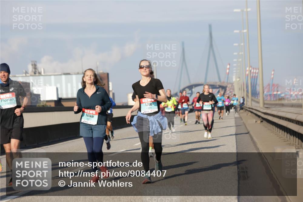 03.10.2025 - Köhlbrandbrückenlauf Jannik Wohlers http://msf.ph/oto/9084407 03.10.2025 09:56:18 Position 3 1181, 1327, 1331 meine-sportfotos.de