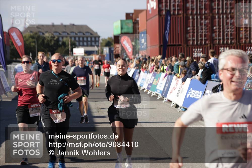 03.10.2025 - Köhlbrandbrückenlauf Jannik Wohlers http://msf.ph/oto/9084410 03.10.2025 13:18:29 Ziel 4154, 4280, 4341, 4560, 4760, 4819, 4826, 4882, 5178, 5192, 5379, 5440, 5722, 5816, 6084, 6700 meine-sportfotos.de