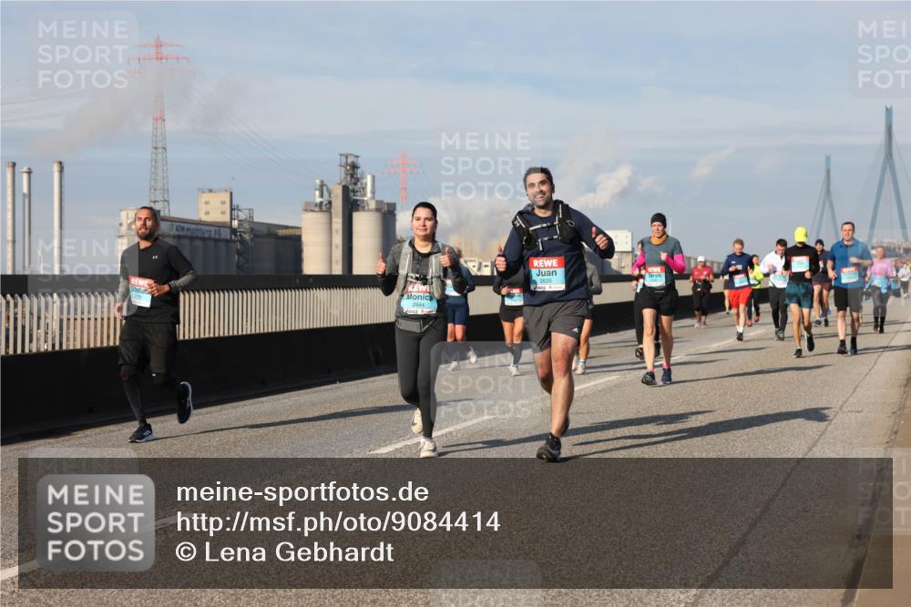 03.10.2025 - Köhlbrandbrückenlauf Lena Gebhardt http://msf.ph/oto/9084414 03.10.2025 10:05:15 Position 2 2179, 2644, 2635 meine-sportfotos.de