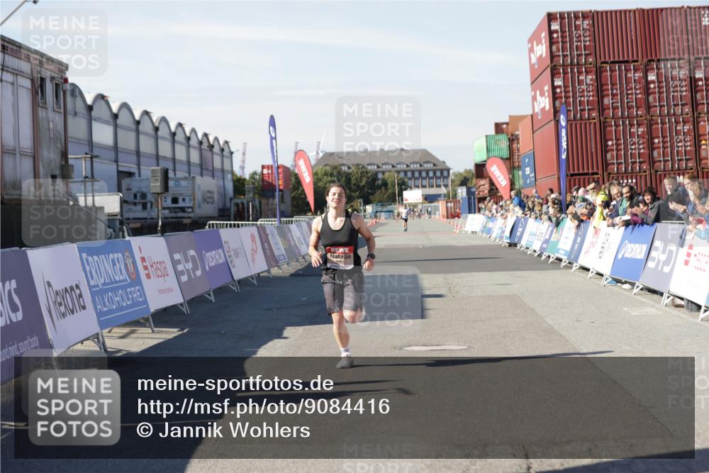 03.10.2025 - Köhlbrandbrückenlauf Jannik Wohlers http://msf.ph/oto/9084416 03.10.2025 12:52:01 Ziel 4092 meine-sportfotos.de