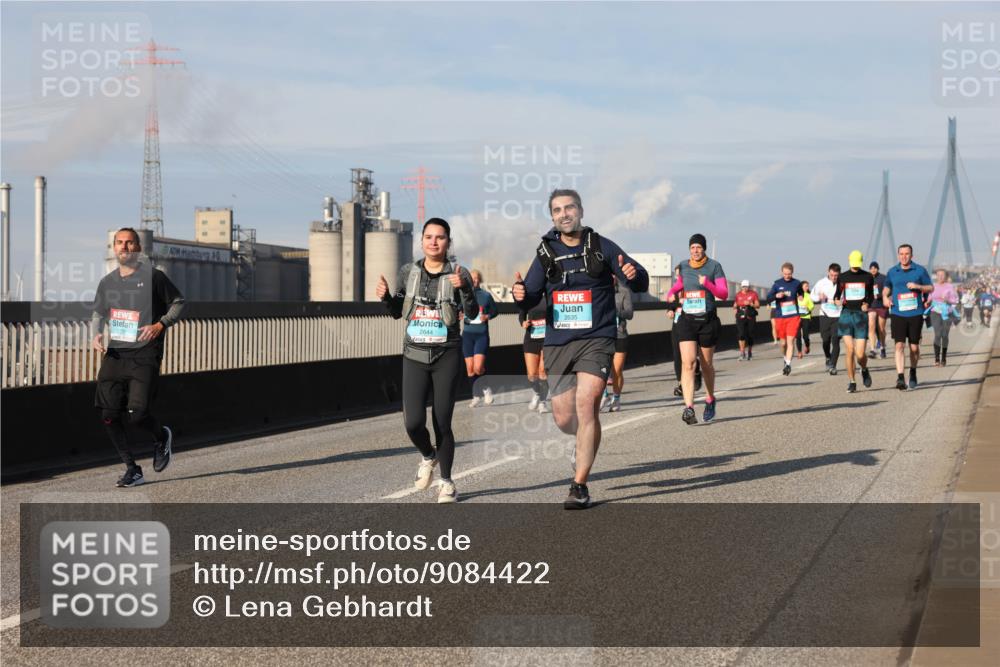 03.10.2025 - Köhlbrandbrückenlauf Lena Gebhardt http://msf.ph/oto/9084422 03.10.2025 10:05:15 Position 2 2779, 2644, 2635 meine-sportfotos.de