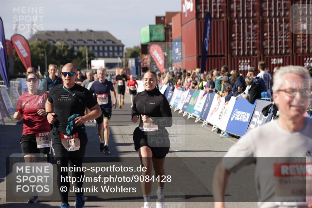 03.10.2025 - Köhlbrandbrückenlauf Jannik Wohlers http://msf.ph/oto/9084428 03.10.2025 13:18:29 Ziel 4154, 4280, 4341, 4560, 4760, 4819, 4826, 4882, 5178, 5192, 5379, 5440, 5722, 5816, 6084, 6700 meine-sportfotos.de