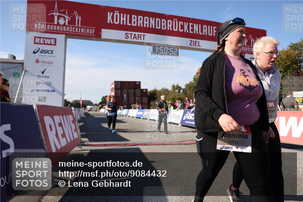 03.10.2025 - Köhlbrandbrückenlauf Lena Gebhardt http://msf.ph/oto/9084432 03.10.2025 13:50:53 Ziel 4851, 5472, 5595, 5992 meine-sportfotos.de