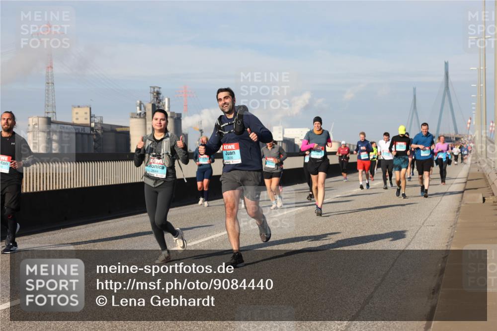 03.10.2025 - Köhlbrandbrückenlauf Lena Gebhardt http://msf.ph/oto/9084440 03.10.2025 10:05:16 Position 2 2644, 2635 meine-sportfotos.de