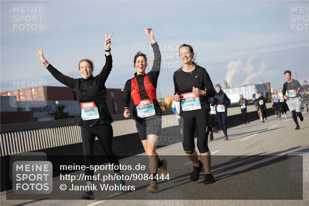03.10.2025 - Köhlbrandbrückenlauf Jannik Wohlers http://msf.ph/oto/9084444 03.10.2025 10:06:42 Position 3 1732, 1440, 1895 meine-sportfotos.de