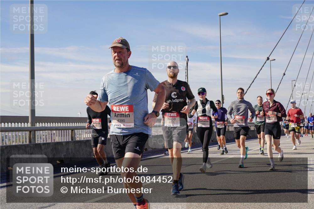 03.10.2025 - Köhlbrandbrückenlauf Michael Burmester http://msf.ph/oto/9084452 03.10.2025 12:42:38 Position 2 4390, 4217, 4151 meine-sportfotos.de