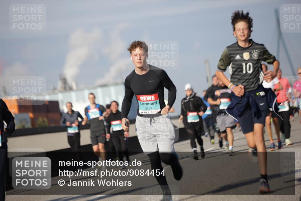 03.10.2025 - Köhlbrandbrückenlauf Jannik Wohlers http://msf.ph/oto/9084454 03.10.2025 10:06:43 Position 3 10, 3291 meine-sportfotos.de