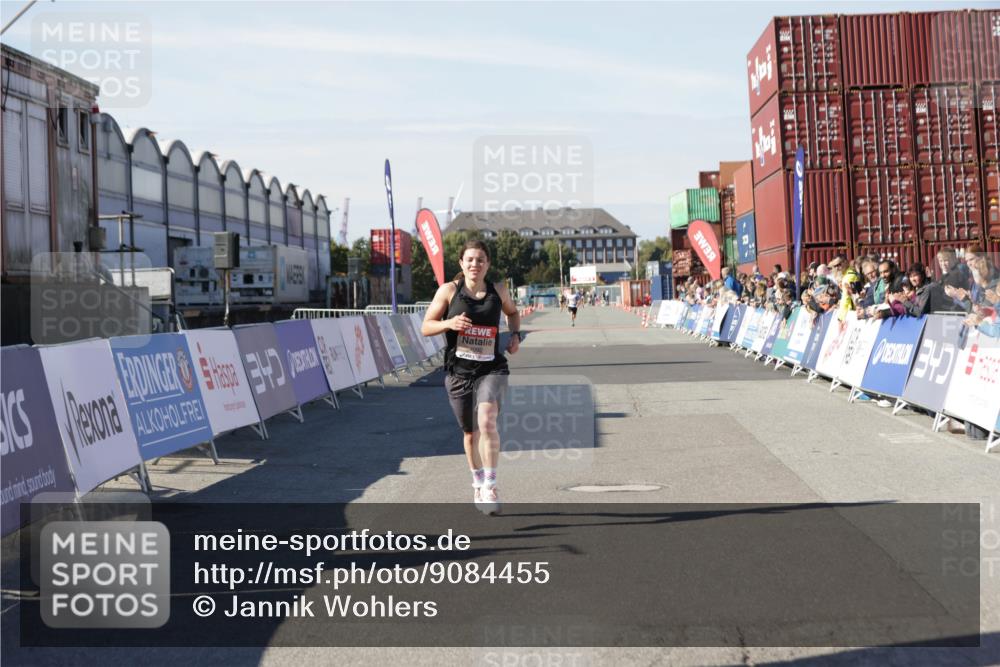 03.10.2025 - Köhlbrandbrückenlauf Jannik Wohlers http://msf.ph/oto/9084455 03.10.2025 12:52:01 Ziel 4092 meine-sportfotos.de