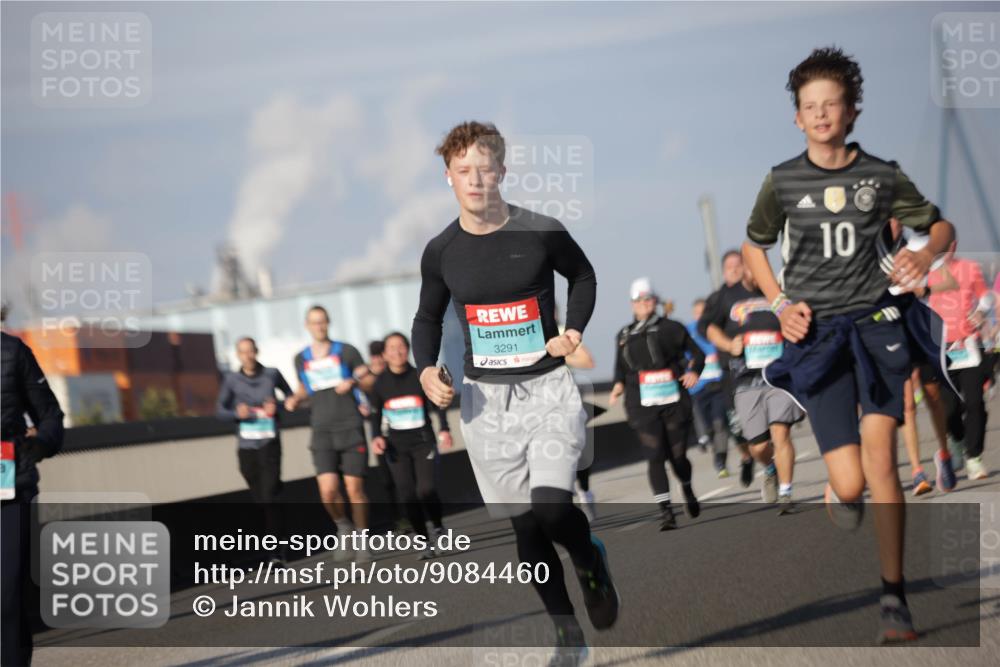03.10.2025 - Köhlbrandbrückenlauf Jannik Wohlers http://msf.ph/oto/9084460 03.10.2025 10:06:44 Position 3 3291, 10 meine-sportfotos.de