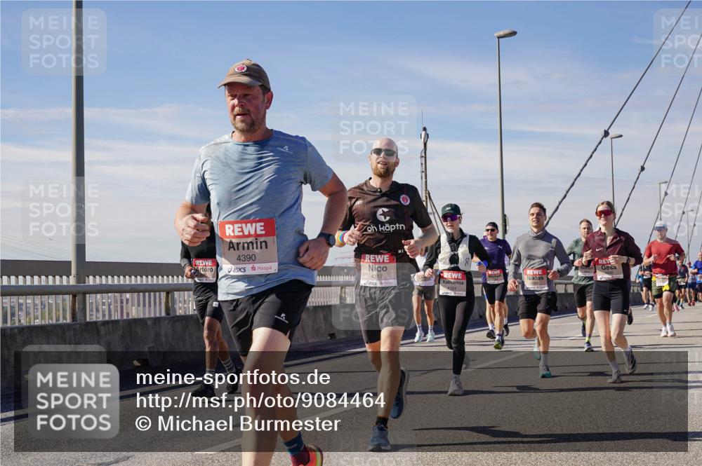 03.10.2025 - Köhlbrandbrückenlauf Michael Burmester http://msf.ph/oto/9084464 03.10.2025 12:42:38 Position 2 2, 4390, 4217 meine-sportfotos.de