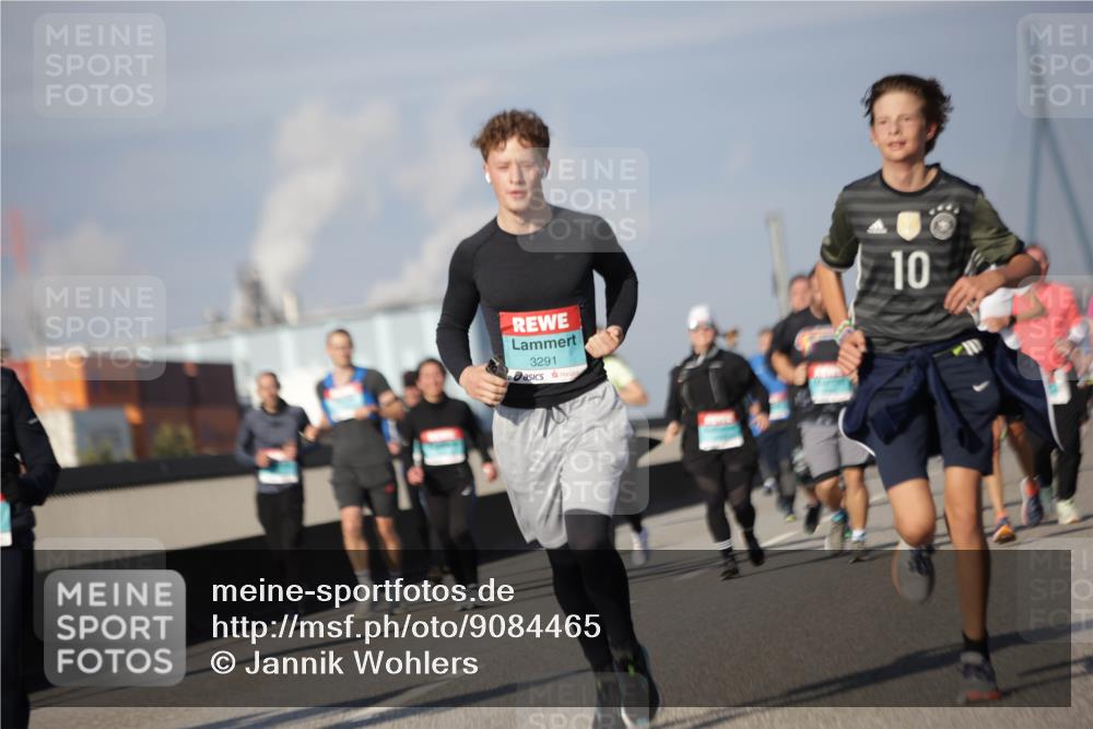 03.10.2025 - Köhlbrandbrückenlauf Jannik Wohlers http://msf.ph/oto/9084465 03.10.2025 10:06:44 Position 3 3291, 10 meine-sportfotos.de