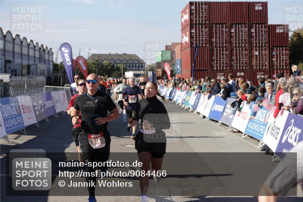 03.10.2025 - Köhlbrandbrückenlauf Jannik Wohlers http://msf.ph/oto/9084466 03.10.2025 13:18:30 Ziel 4154, 4280, 4341, 4560, 4760, 4819, 4826, 4882, 5178, 5192, 5379, 5440, 5722, 5816, 6084, 6700, 6758 meine-sportfotos.de