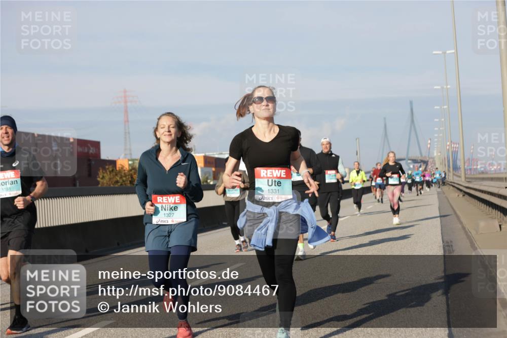 03.10.2025 - Köhlbrandbrückenlauf Jannik Wohlers http://msf.ph/oto/9084467 03.10.2025 09:56:21 Position 3 1181, 1327, 1331 meine-sportfotos.de